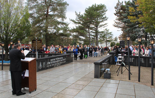Crowd at Kol Israel memorial